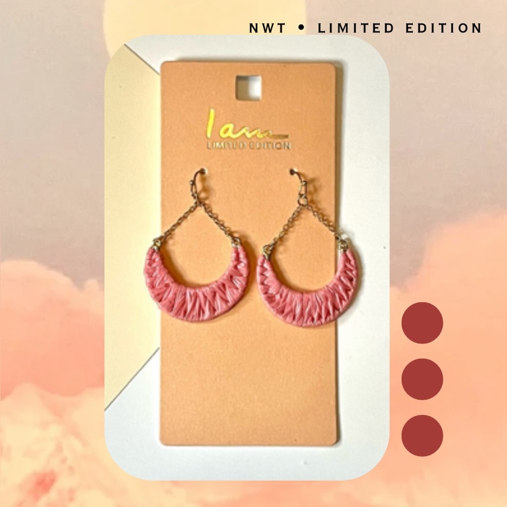 🏷️ gold chain link dangling earrings with coral pink accents